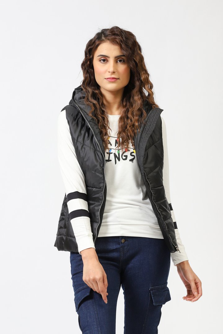 Sleeveless Puffer Jacket With Side Pockets